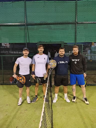 Escuela de Pádel Daniel Avilés - Club de Campo Sevilla - padel in La Rinconada