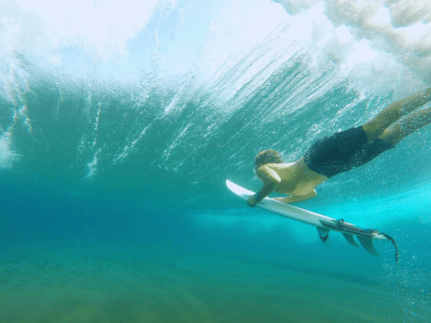 PABLO SOLAR PRO SURF COACH - surf in Moya