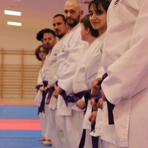 Alumnos de Karate Jade en formación