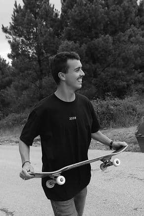 2028 Skateboard Club - skateboard in Piedras Blancas